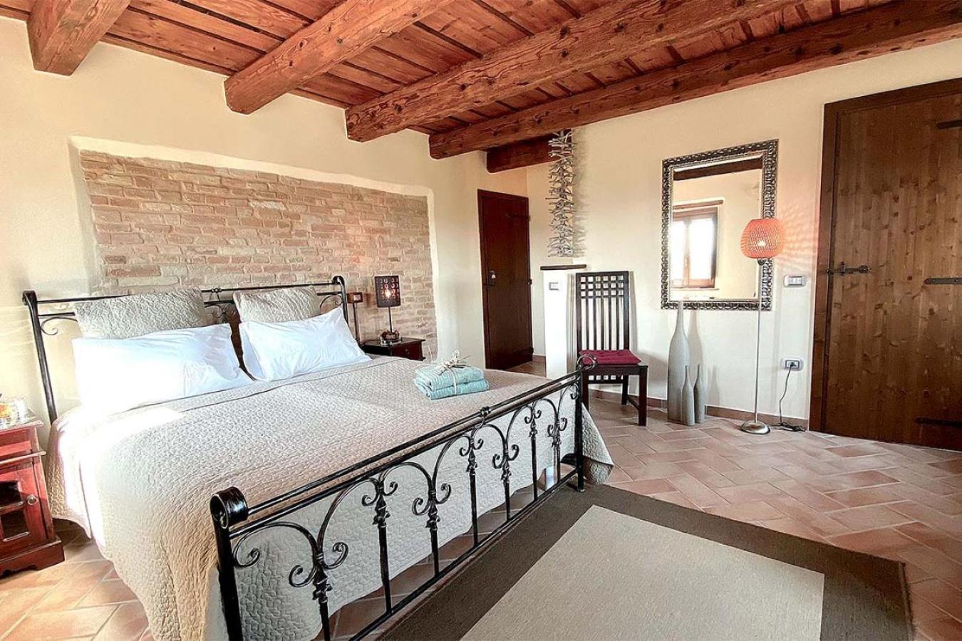 Bed And Breakfast La Vecchia Scuola 몬테파노 외부 사진