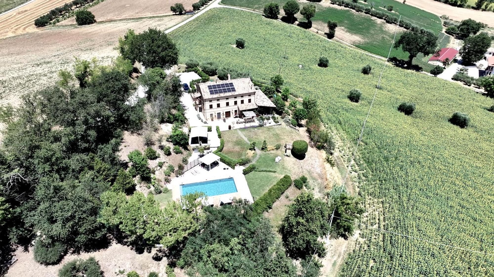 Bed And Breakfast La Vecchia Scuola 몬테파노 외부 사진
